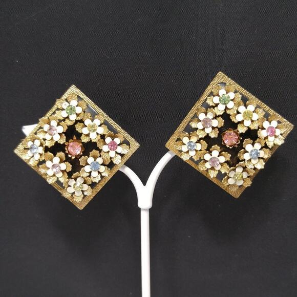 Vintage Jewelry - Vintage Flower Enamel Rhinestone Clip-on Earrings, 1950s, 1 1/8 Inches